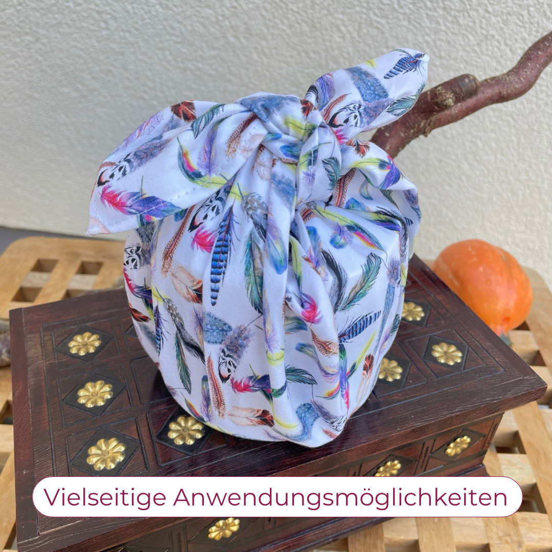 Furoshiki, Furoshiki Tuch, Geschenktuch, Furoshiki bunte Federn, Furoshiki aus Bio Baumwolle, Furoshiki cloth, furoshiki bag, gift wrap, gift wrapping, sustainable wrap, nachhaltig Schenken, Furoshiki Avera, Furoshiki Kindergeburtstag, wiederverwendbares Geschenkpapier