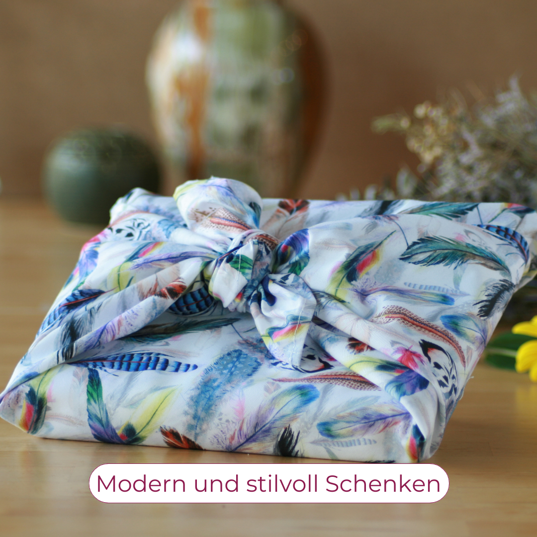 Furoshiki, Furoshiki Tuch, Furoshiki mit bunten Federn, gift Wrap, Gift Wrapping, sustainable, sustainable wrapping, Geschenktuch, less waste, zero waste Schenken, nachhaltige Geschenkverpackung, Stoff Geschenkverpackung, Schenken ohne Müll, Gift for her, Geschenk für die Frau