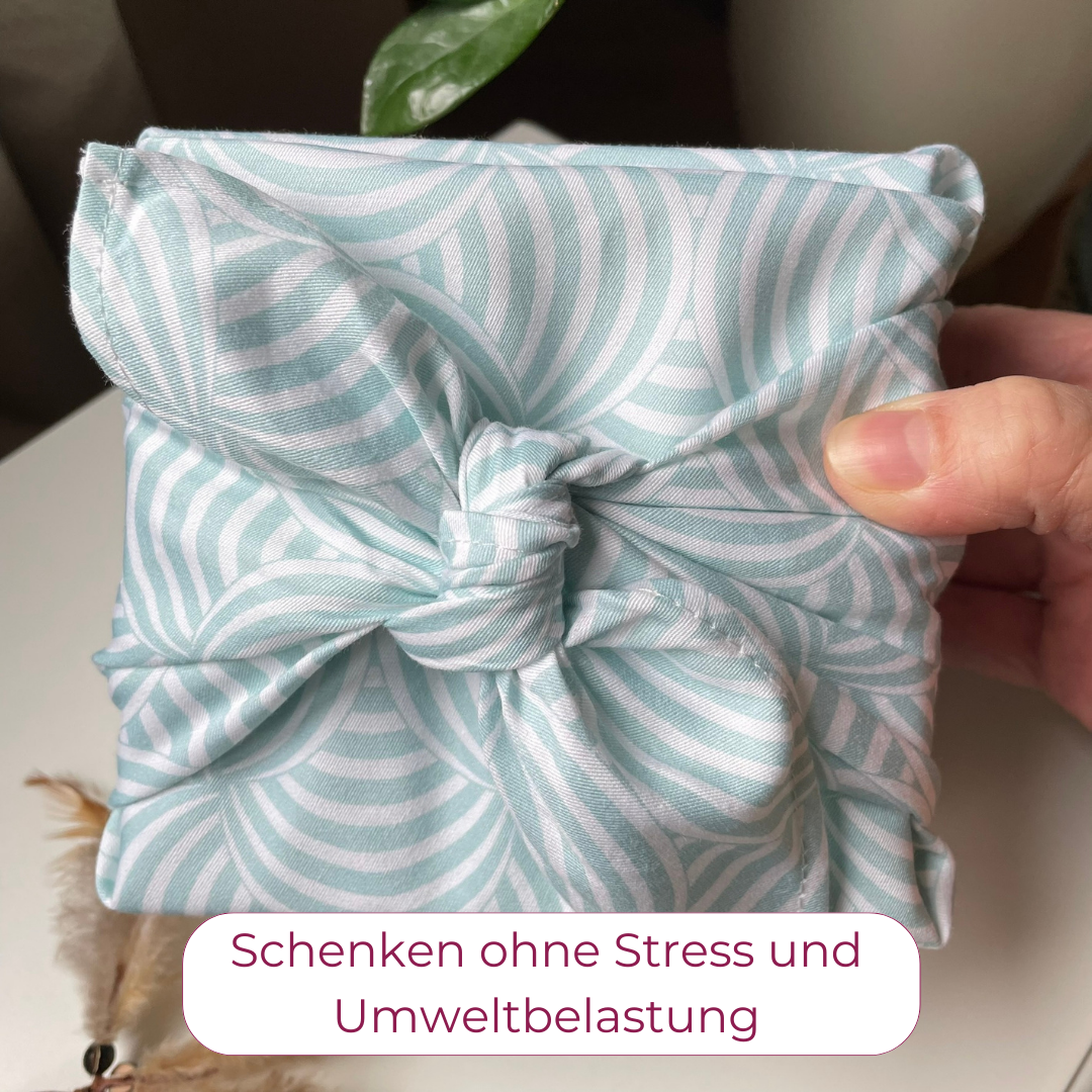 Furoshiki, Furoshiki Farn, Furoshiki cloth, Geschenktücher aus Stoff, wiederverwendbares Geschenkpapier, Furoshiki Frühling, Furoshiki cloth, nachhaltig schenken, Geschnktuch, Furoshiki Tuch, wiederverwendbare Geschenkverpackung, Furoshiki Tuch