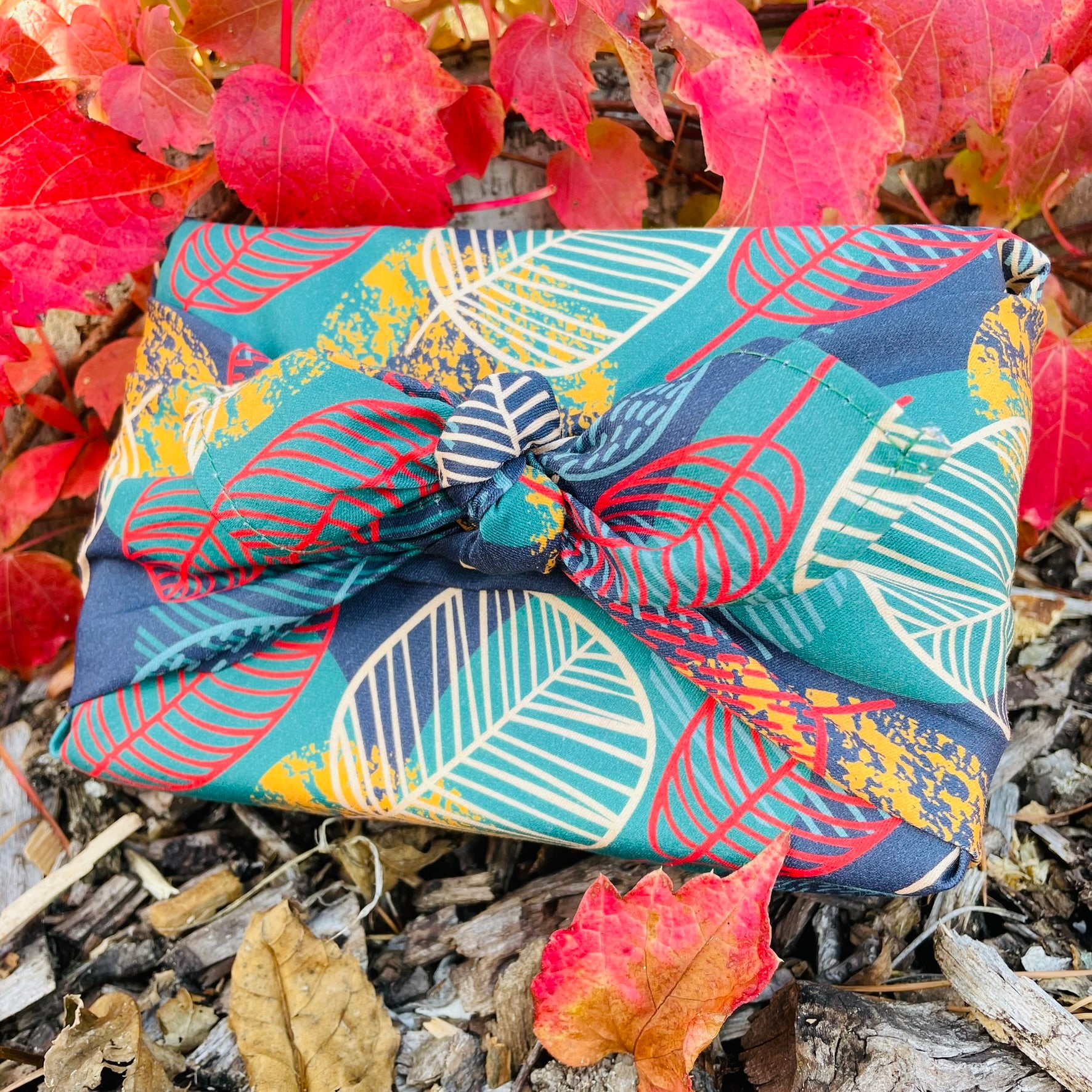 Furoshiki, Furoshiki Herbst, nachhaltige Geschenkverpackung, Geschenkverpackung aus Stoff, Furoshiki Tuch, wiederverwendbare Verpackung, wiederverwendbares Geschenkpapier, nachhaltig Schenken, nachhalig verpacken, zero Waste Geschenkverpackung, Geschenktuch, zero waste schenken, Furoshiki cloth