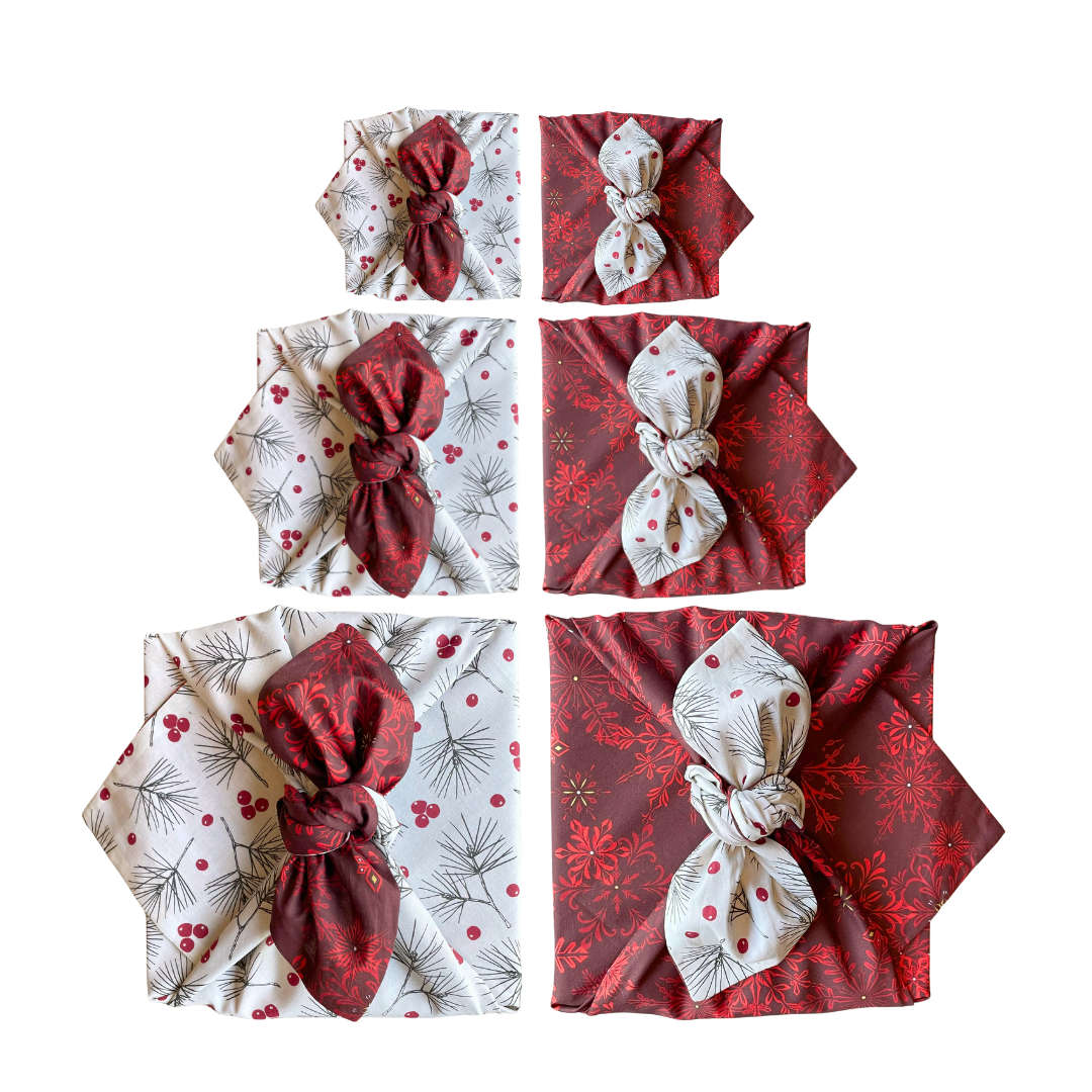 Furoshiki, Furoshiki doppelseitig Weihnachten, Christmas gift wrap, Geschenkverpackung aus Stoff, Furoshiki mit Schneeflocken rot, Geschenke, Tannenzweige und rote Misteln, nachhaltige Geschenkverpackung, zero waste schenken, wiederverwendbares Geschenkpapier, Furoshiki Set Weihnachten, gift wrapping