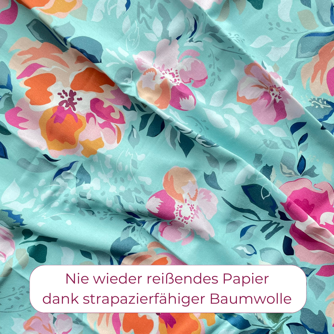 Furoshiki Florenza, Furoshiki cloth, Furoshiki Frühling, Furoshiki Sommer, Furoshiki Anleitungen zum nachmachen, wiederverwendbares Geschenkpapier, Geschenkverpackung aus Stoff, Alternative zum Geschenkpapier, nachhaltig Schenken ohne Papier, umweltbewusst schenken, Furoshiki Tuch, Furoshiki mit großen Blumen, wiederverwendbares Geschenkpapier, Geschenktuch, Furoshiki Tuch