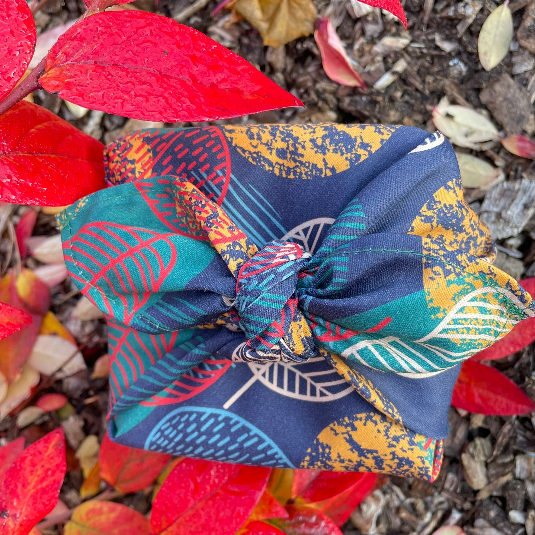 Furoshiki, Furoshiki Herbst, nachhaltige Geschenkverpackung, Geschenkverpackung aus Stoff, Furoshiki Tuch, wiederverwendbare Verpackung, wiederverwendbares Geschenkpapier, nachhaltig Schenken, nachhalig verpacken, zero Waste Geschenkverpackung, Geschenktuch, zero waste schenken, Furoshiki cloth